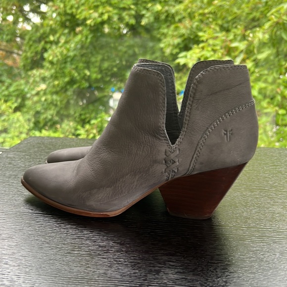FRYE size 8.5 leather bootie gray - Picture 3 of 6